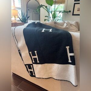 H Blanket 70x50